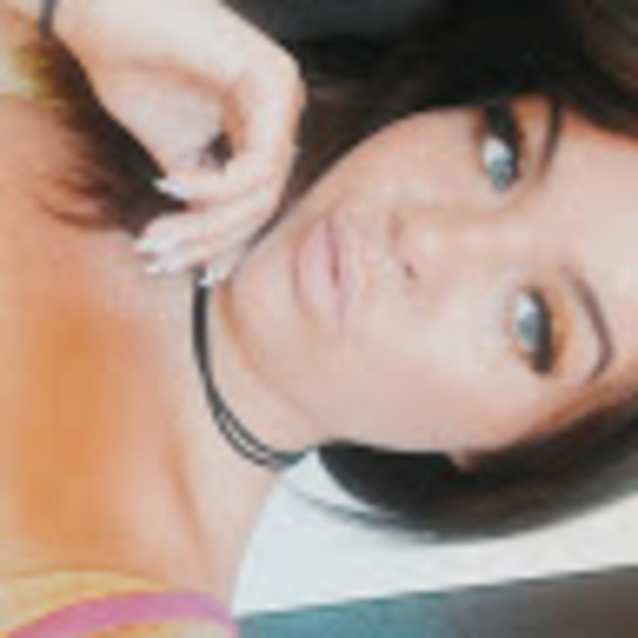 Meet your Posher, Nakitia - Picture 1 of 1